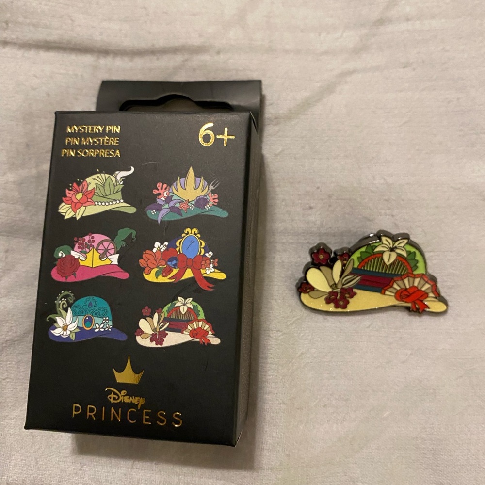 Disney Loungefly- Disney Princess mystery pin Mulan Hat